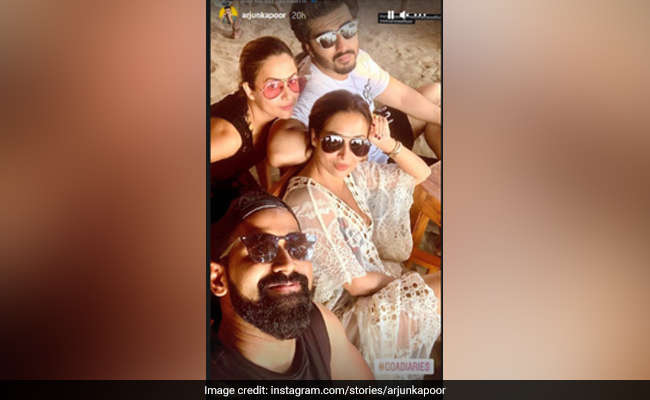 मलाइका अरोड़ा फैमिली संग गोवा में मना रहीं छुट्टियां, अर्जुन कपूर भी साथ में आए नजर...देखें Photos