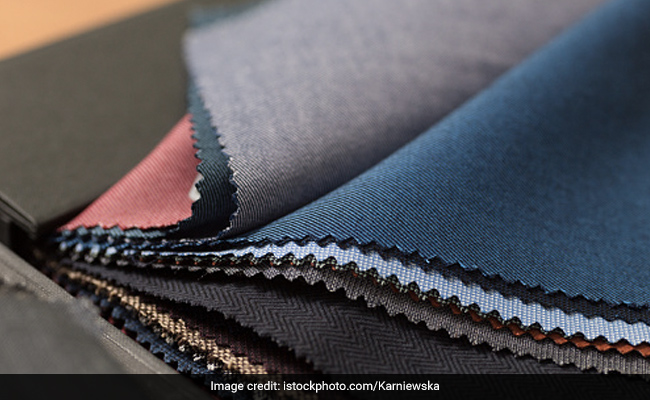 Skin Care: अगर आपकी स्किन सेंसिटिव है, तो कभी न पहनें इन Fabrics से बने कपड़े