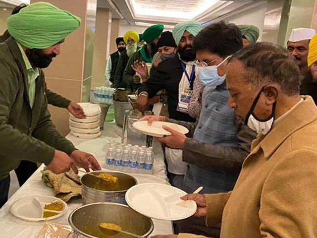 Ministers Share Farmers' Langar Food, Delivered In Van