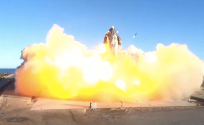 Spacex S Starship Prototype Blasts Off Crashes In Fireball On Landing Spacex S Starship Prototype Blasts Off Crashes In Fireball On Landing