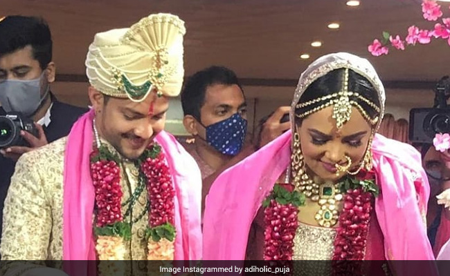 Aditya Narayan Marries Shweta Agarwal. See Pics From The Wedding