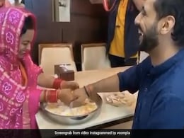 पुनीत पाठक ने खेला पत्नी निधि संग अंगूठी ढूंढने का खेल, जानें किसकी हुई जीत- देखें Video पुनीत पाठक ने खेला पत्नी निधि संग अंगूठी ढूंढने का खेल, जानें किसकी हुई जीत- देखें Video