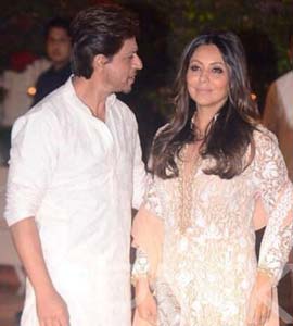 SRK's ROFL Reply To Gauri Khan's Tweet Deserves An Award Of Its Own