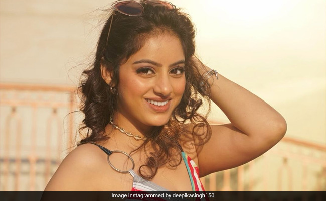 दीपिका सिंह ने कराया फोटोशूट, सिर पर चश्मा लगाकर पोज देती आईं नजर- देखें Photos