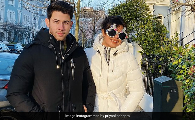 प्रियंका चोपड़ा और निक जोनस लंदन में मना रहे हैं क्रिसमस, Photos शेयर कर फैन्स को किया विश