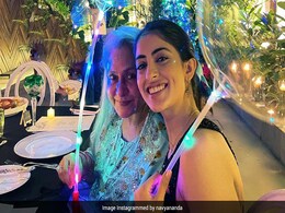 नव्या नंदा ने शेयर की क्रिसमस सेलिब्रेशन की Photos, कहीं नानी के साथ दिया पोज तो कहीं परिवार के साथ आईं नजर नव्या नंदा ने शेयर की क्रिसमस सेलिब्रेशन की Photos, कहीं नानी के साथ दिया पोज तो कहीं परिवार के साथ आईं नजर