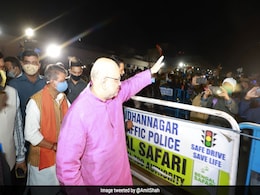 Amit Shah Arrives In Bengal For Two-Day Visit, Welcomed By BJP Leaders At Kolkata Airport Amit Shah Arrives In Bengal For Two-Day Visit, Welcomed By BJP Leaders At Kolkata Airport