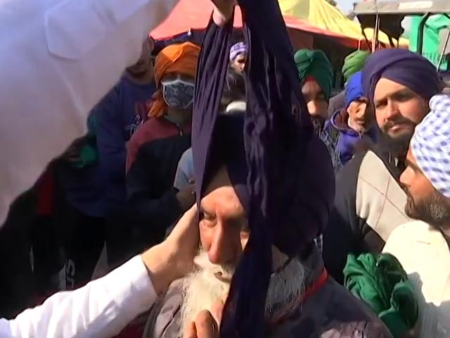 Fresh Stock Of Turbans Donated At Farmers' Protest By This Pair Of Brothers