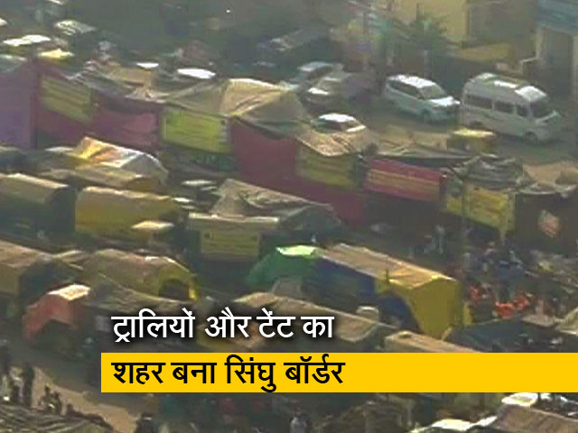 सिंघु बॉर्डर पर कई किलोमीटर तक फैला ट्रैक्टर-ट्रालियों का रेला