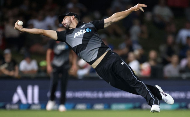 NZ Vs PAK: डैरेल मिचेल ने एक हाथ से लिया ऐसा कैच, देखकर साथी खिलाड़ी 'Tim Southee' ने यूं किया रिएक्ट..देखें Video