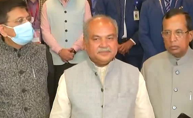 किसानों को बताया कि सरकार सभी मुद्दों का हल निकालने की कोशिश करेगी : कृषि मंत्री