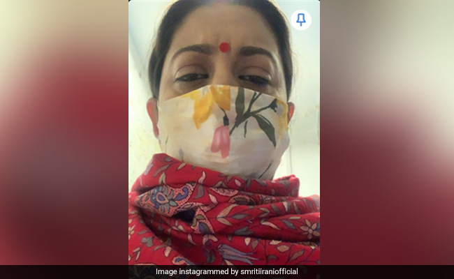 Smriti Irani Breaks Down Her #JaanLeLoMeri Look. Working Moms Will Relate