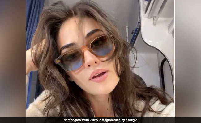 एर्तरुल फेम एक्ट्रेस एसरा बिल्जिक ने Video में दिखाया स्वैग, यूं स्टाइलिश अंदाज में नजर आईं 'हलीमे सुल्तान'