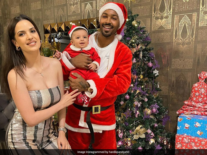 Hardik Pandya Turns Santa Claus, Celebrates Christmas With Family. See Pics