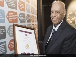 ब्रिटेन में भारतीय मूल के हरि शुक्ला उन पहले लोगों में शामिल, जिन्हें कोविड-19 का टीका लगेगा ब्रिटेन में भारतीय मूल के हरि शुक्ला उन पहले लोगों में शामिल, जिन्हें कोविड-19 का टीका लगेगा