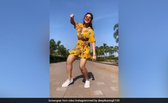 दीपिका सिंह येलो आउटफिट में 'याद पिया की आने लगी' गाने पर डांस करती आईं नजर, देखें Video