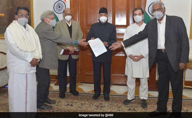 विपक्षी नेताओं ने राष्ट्रपति से की मुलाकात, नए कृषि कानूनों को रद्द करने का किया अनुरोध