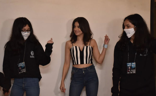 Sponsored - Divya Khosla Kumar Dances With Students At A College Fest