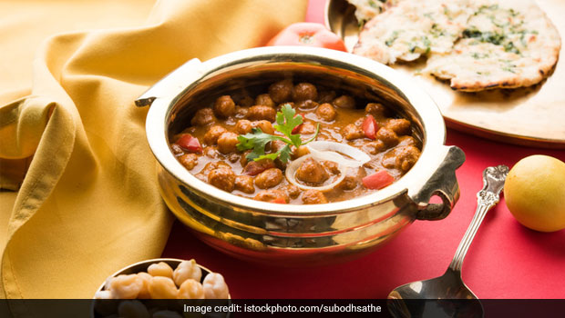 <i>Chole Bhature</i> To <i>Ghugni</i>: 5 Chickpea (Chana) Curries Of India You Shouldn't Miss!