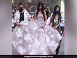 जेनेलिया डिसूजा के गाउन को संभालने में लगी पूरी टीम, चलते-चलते यूं रुकीं एक्ट्रेस- देखें Video जेनेलिया डिसूजा के गाउन को संभालने में लगी पूरी टीम, चलते-चलते यूं रुकीं एक्ट्रेस- देखें Video