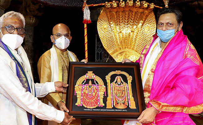 Chief Justice Walks Through Sacred "Vaikunta Passage" At Tirumala Temple