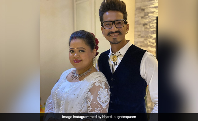 भारती सिंह ने व्हाइट आउटफिट में पति हर्ष लिंबाचिया के साथ शेयर की फोटो, लिखा-  प्यार की शुरुआत