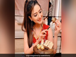मिथुन चक्रवर्ती की बहू मदालसा ने बनाया केक, Video में यूं चॉकलेट से सजाती आईं नजर मिथुन चक्रवर्ती की बहू मदालसा ने बनाया केक, Video में यूं चॉकलेट से सजाती आईं नजर