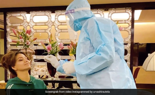 उर्वशी रौतेला Covid 19 टेस्ट कराते समय कुछ यूं घबराईं, हंसने लगा स्वास्थ्यकर्मी- देखें Video