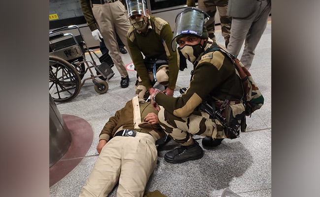 CISF Personnel Saves Life Of Policeman At Delhi Metro Station