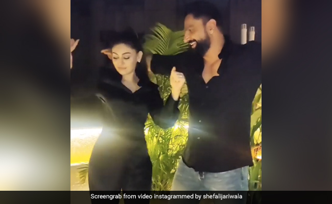 शेफाली जरीवाला ने अपने बर्थडे में किया जमकर डांस, परिवार और दोस्तों के साथ यूं किया सेलिब्रेट- देखें Video