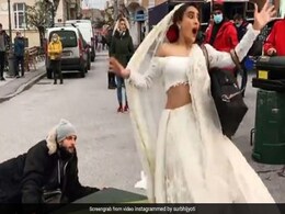 टीवी की इच्छाधारी नागिन सुरभि ज्योति का Video हुआ वायरल, व्हाइट लहंगे में अचानक फिसलकर यूं गिर पड़ीं- देखें Video टीवी की इच्छाधारी नागिन सुरभि ज्योति का Video हुआ वायरल, व्हाइट लहंगे में अचानक फिसलकर यूं गिर पड़ीं- देखें Video