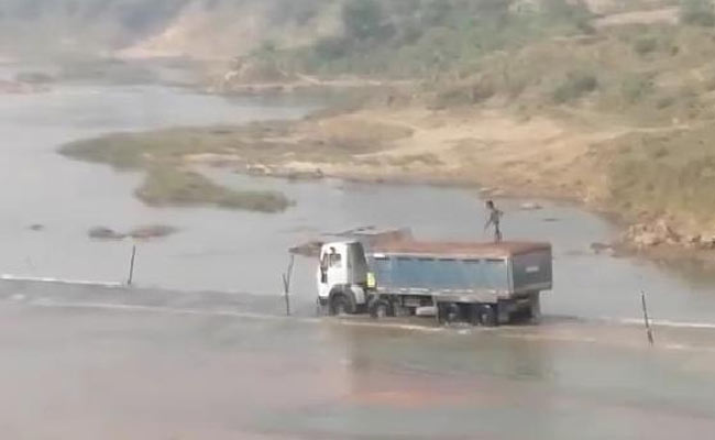 आज से मालगाड़ी से जाएगा बुंदेलखंड का बालू, रेलवे के कूदने से अवैध खनन बढ़ने की आशंका