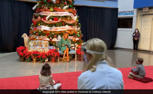 Melania Trump Violates Policy, Takes Off Face Mask To Read To Children