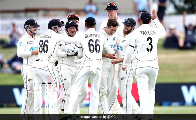 NZ vs PAK:  आखिरी दिन के बचे थे 5 ओवर, फिर ऐसे मिली न्यूजीलैंड को जीत, सोशल मीडिया पर हो रही है तारीफ