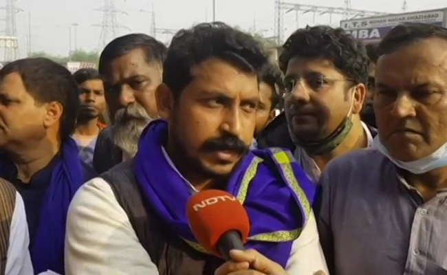 दिल्ली-गाजीपुर बॉर्डर पर प्रदर्शन में शामिल हुए भीम आर्मी प्रमुख, कहा-इस लड़ाई में हम किसानों के साथ