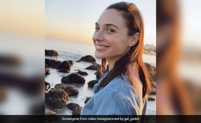 <i>Wonder Woman</i> Star Gal Gadot Just Replied To Hrithik Roshan's Tweet. See What She Wrote