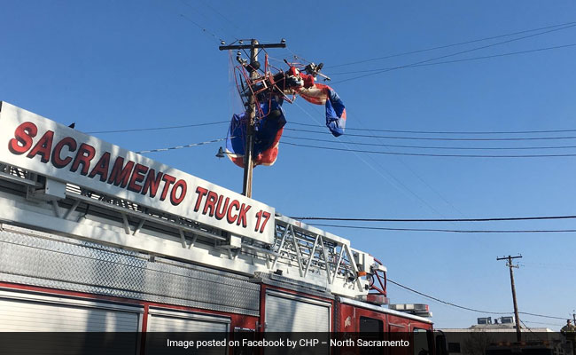 Video: Parachuting Santa Claus Gets Tangled In Power Lines