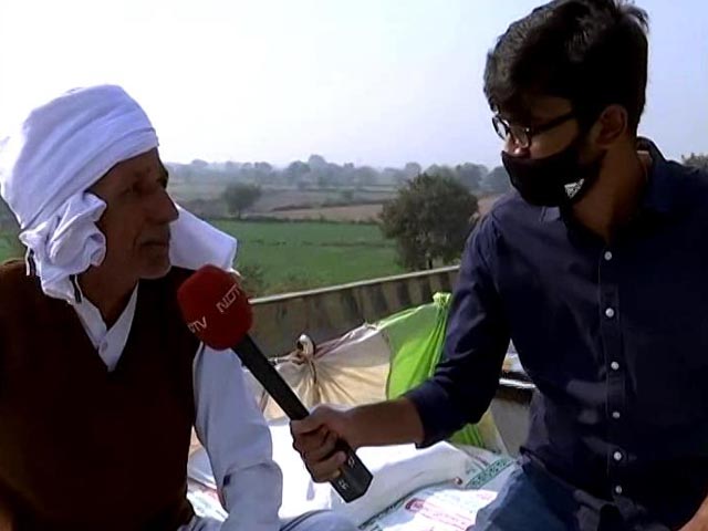 Farmers Come With Supplies To Support Protest