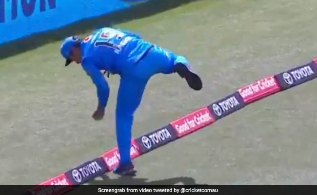 BBL 2020: राशिद खान ने बाउंड्री पर पकड़ा हैरतअंगेज कैच, उछलकर ऐसे लपकी गेंद - देखें पूरा Video