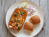 How To Make Misal Pav | Easy Misal Pav Recipe Video