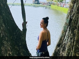 सोनाक्षी सिन्हा ने इन हसीन नजारों के साथ गुजारा साल का आखिरी दिन, बोलीं- Goodbye 2020... सोनाक्षी सिन्हा ने इन हसीन नजारों के साथ गुजारा साल का आखिरी दिन, बोलीं- Goodbye 2020...