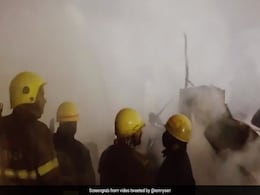 Massive Fire Breaks Out In Huts Next To Bypass In Kolkata Massive Fire Breaks Out In Huts Next To Bypass In Kolkata