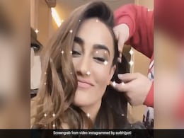 TV की 'नागिन' सुरभि ज्योति ने हेयरस्टाइल बनवाते हुए यूं दिये एक्सप्रेशंस, बार-बार देखा जा रहा है Video TV की 'नागिन' सुरभि ज्योति ने हेयरस्टाइल बनवाते हुए यूं दिये एक्सप्रेशंस, बार-बार देखा जा रहा है Video