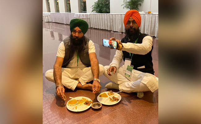 सरकार के साथ बैठक में किसान नेता अपना भोजन और चाय साथ लेकर पहुंचे