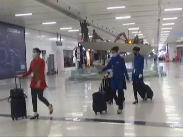 Over 30 Countries Stop UK Flights, Other Top Stories