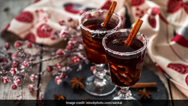 Christmas 2020: How To Make Mulled Wine At Home For Festive Celebrations (Recipe Video)
