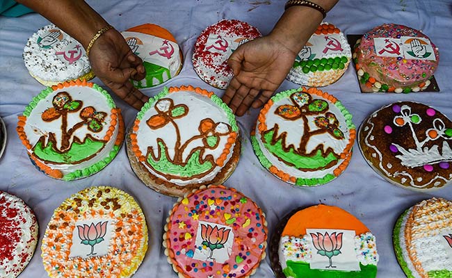 Christmas Cakes In Kolkata With Icing Of Party Symbols. See Pics