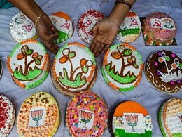 Christmas Cakes In Kolkata With Icing Of Party Symbols. See Pics Christmas Cakes In Kolkata With Icing Of Party Symbols. See Pics
