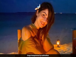 Hina Khan ने मालदीव में बीच पर यूं किया डिनर, Photos में दिखा एक्ट्रेस का खूबसूरत अंदाज Hina Khan ने मालदीव में बीच पर यूं किया डिनर, Photos में दिखा एक्ट्रेस का खूबसूरत अंदाज