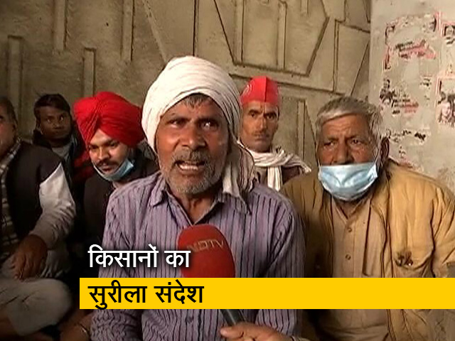 यूपी-दिल्ली बॉर्डर पर गीत गाकर जोश बढ़ा रहे किसान